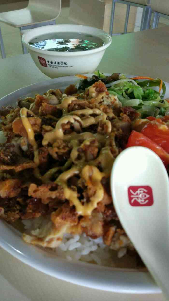 中央音乐学院老食堂一楼-"味道还是一如既往的好,菜品可以半份点,品.