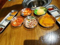 小菜碳生菜无限量-·缸桶屋·韩式牛肋条自助烤肉(西湖D11店)