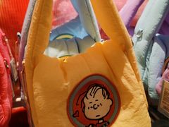 -名创优品(北京新中关购物中心地铁层店)
