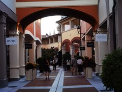 -佛罗伦萨小镇广佛名品奥特莱斯(疏港路店)