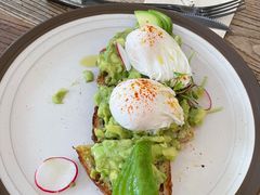 牛油果温泉蛋吐司-O'mills Sourdough Bakery&Bistro(永嘉路店)