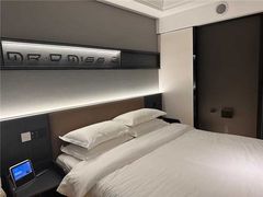 -BUFF电竞酒店(成都春熙路太古里店)