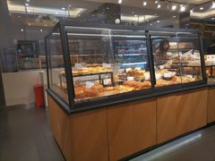 面包甜点陈列柜-Mr.Five伍氏面包生日蛋糕(泉秀店)