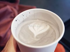 黑芝麻牛轧糖拿铁-KYO COFFEE(胶州路店)