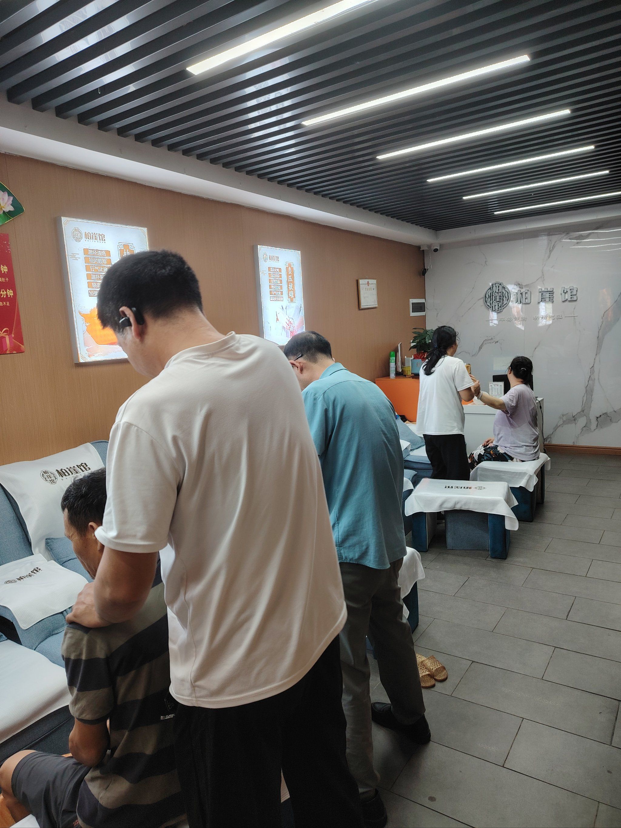 这家的按摩师傅手法熟练而且还很专业,按摩