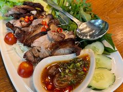 烤猪颈肉-Chom Cafe and Restaurant