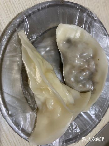 在东门转盘建设银行对面，非常不起眼的一家小店