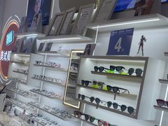 -美式眼镜·授权蔡司.依视路.尼康.豪雅.明月(南翔印象城店)