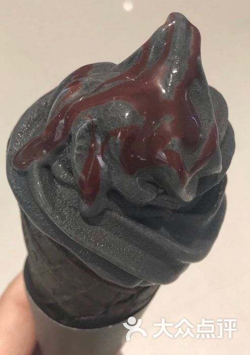 汉堡王(同集南路店)酷黑火山华夫冰淇淋(黑芝麻)图片 
