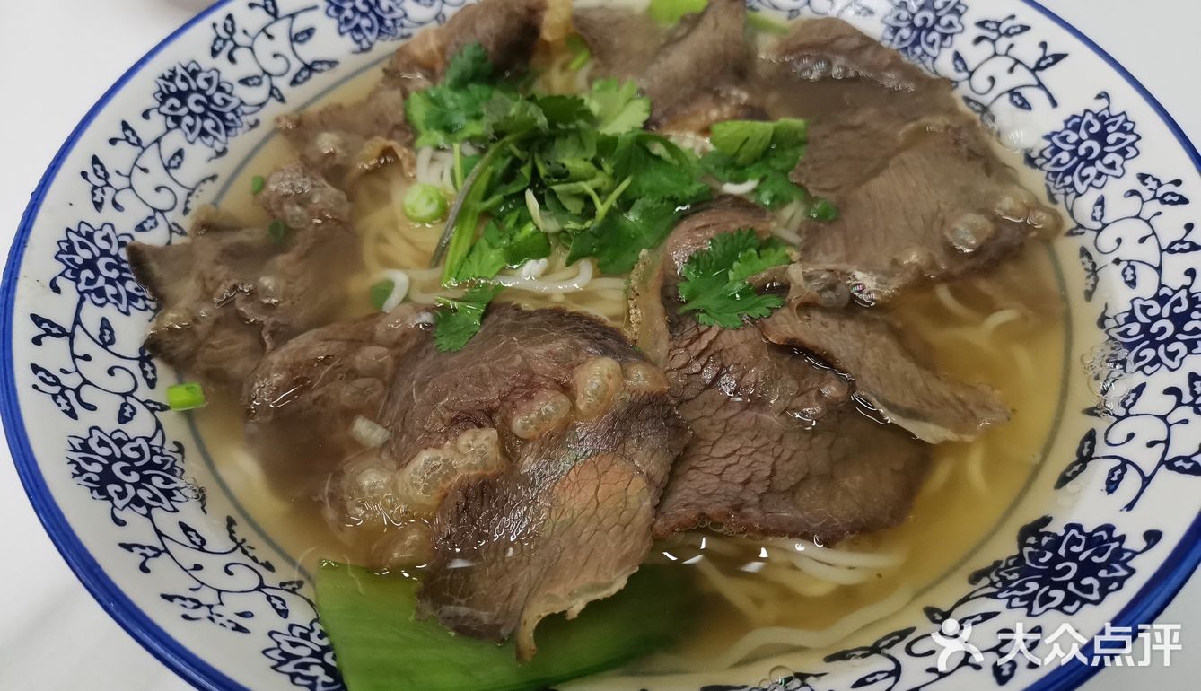 黄辛一牛肉拉面做好会叫号去端，全程都很速度