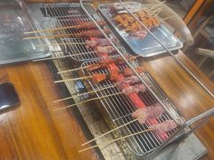 -哈尔滨小酒馆·鲜肉现穿自助烧烤(康新花园店)