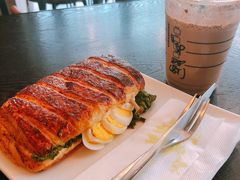 黑松露鸡扒可颂-星巴克(深圳前海企业公馆店)