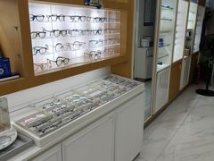 -光明眼镜·蔡司授权(九亭U天地店)