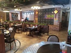 大堂-醉美东江·三文鱼·烧鸡公