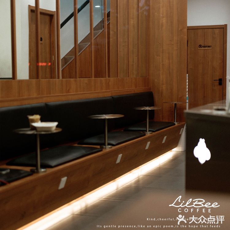 LilBee小蜜蜂🐝嗡嗡嗡 来杯咖啡和华夫饼🧇