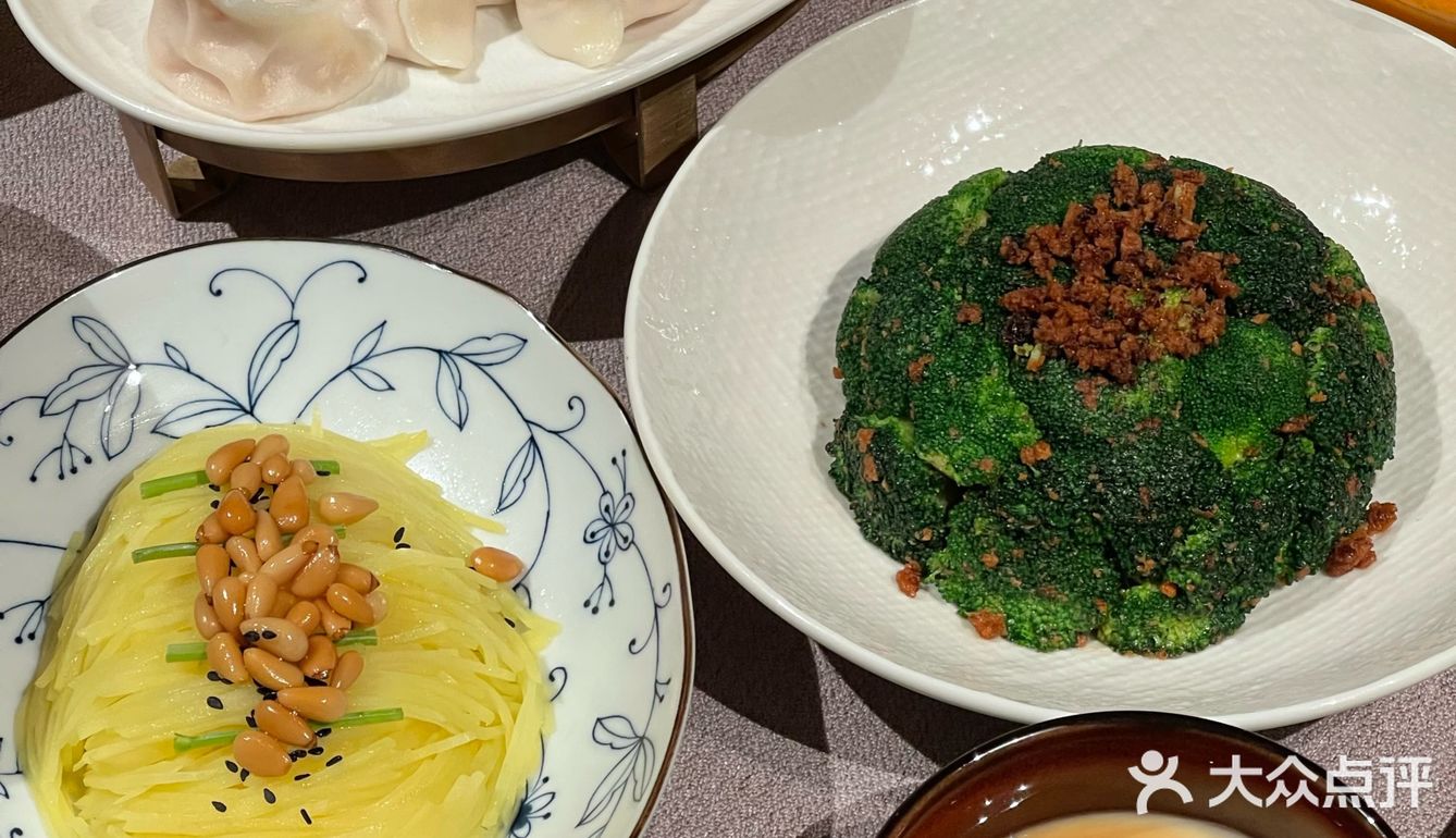 西安 ！！一个饺子🥟居然11块钱 。 。  