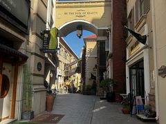 -鲁邦国际风情街(麦世达韩国精品百货店)