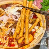 这朴实的牛杂煲肉都堆出来了…广州人这么能吃辣的吗⁉️  