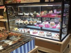 面包甜点陈列柜-巴黎贝甜(右安门店)