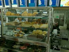 面包甜点陈列柜-护国寺小吃(安定门店)