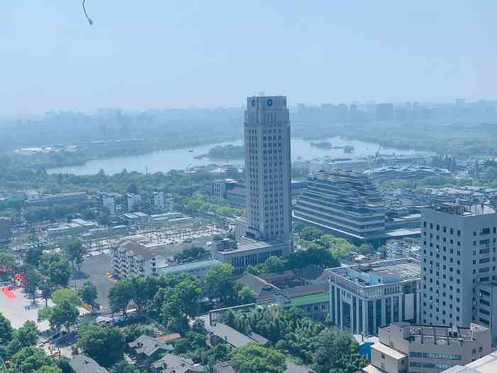 嘉兴戴梦得购物中心酒店-"在商场同一栋楼.大堂边甚至有个小门进商场.