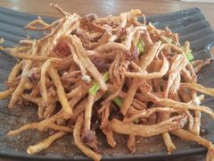 干煸茶树菇-老长江路灌汤包(天津路总店)