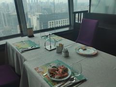 -亚洲国际大酒店·云顶阁旋转自助餐厅