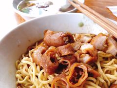 -松树干拌面店