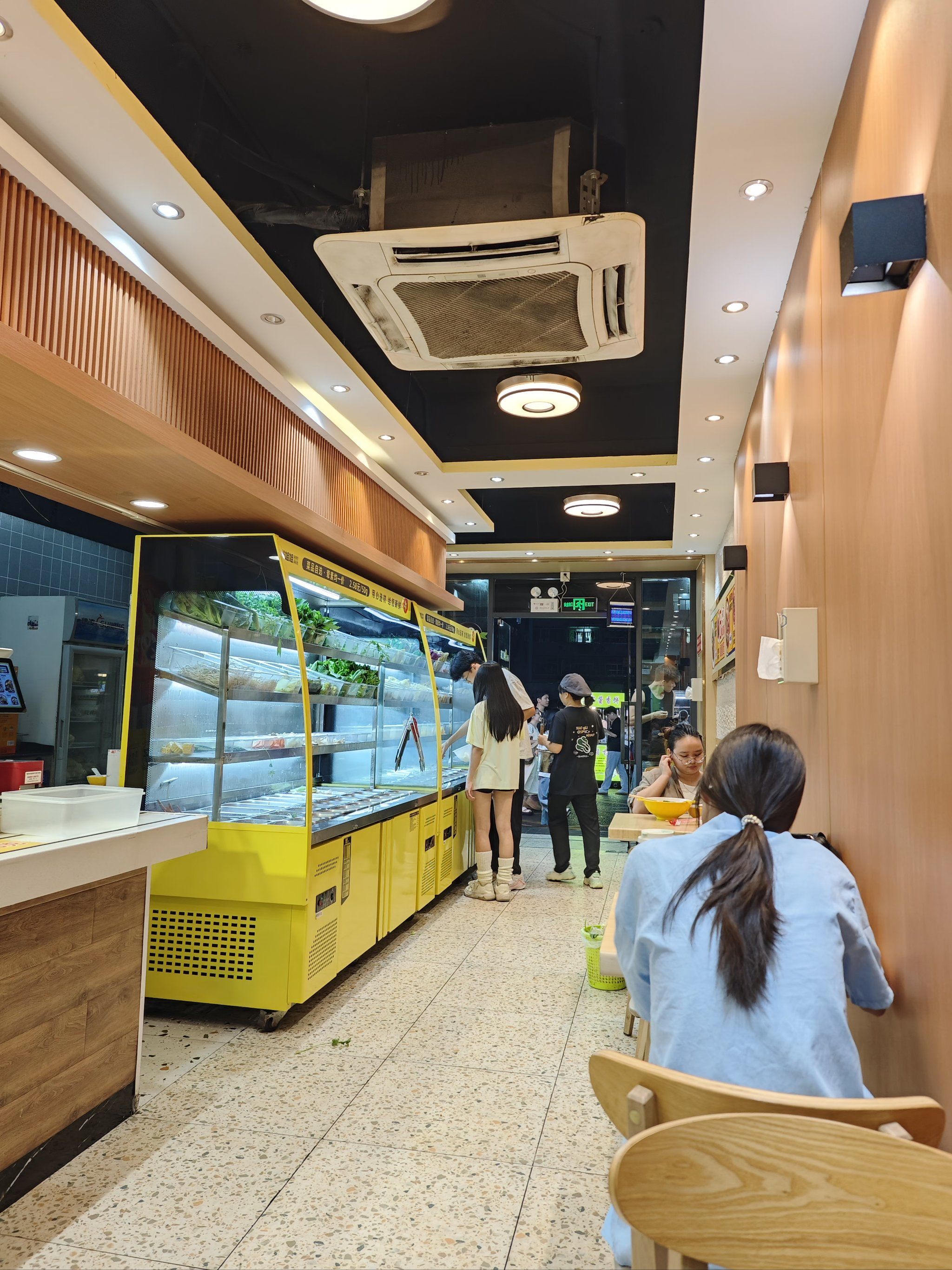 大碗麻辣烫直呼过瘾!