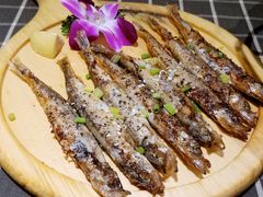 炙烤多春鱼-四季天方包子