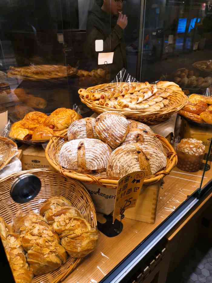 21克拉面包(湖滨道店)-"这家店的优势是每天会切许多不同种类面包给.