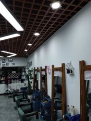 -V8潮牌·接发烫染连锁