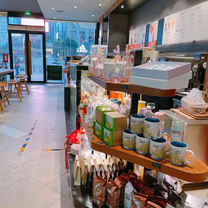 星巴克(大理泰业国际广场店)-"路过喝一杯,在商场一楼没什么环境可言