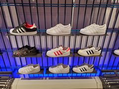 -阿迪达斯(武林银泰三叶草店)