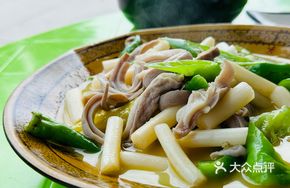 Lotus Root Sticks Stir-Fried with Hangzhou Pepper and Pork Intestines