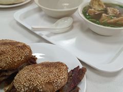 烧饼夹肉-老磁器口豆汁店(天坛店)