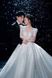 -雪中彩影婚纱摄影·微光艺术中心