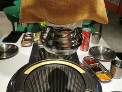 -山野的朋友露营炭火烤肉