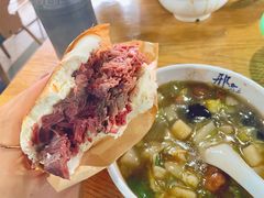 纯瘦腊肉夹馍-邢老三肉丸糊辣汤(西安总店)