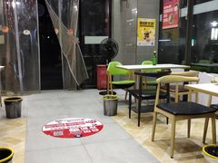 用餐区-万方圆拌粉瓦罐汤(恒茂华城店)