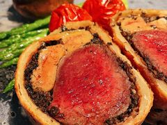 惠灵顿牛排-弦月窗LUNETTE BY AMANDA(复兴路店)