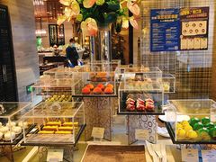 面包甜点陈列柜-深圳四季酒店·馥自助餐厅