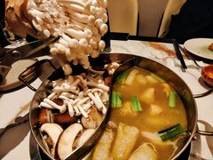 意大利黑松露野菌汤锅-斯普汇生蚝牛排馆(中骏世界城店)