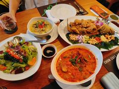 -Chom Cafe and Restaurant