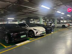 -上海站南广场-停车场