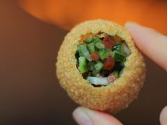 香脆素食小球配阿拉伯三角豆泥酱-新元素(三里屯太古里南区)
