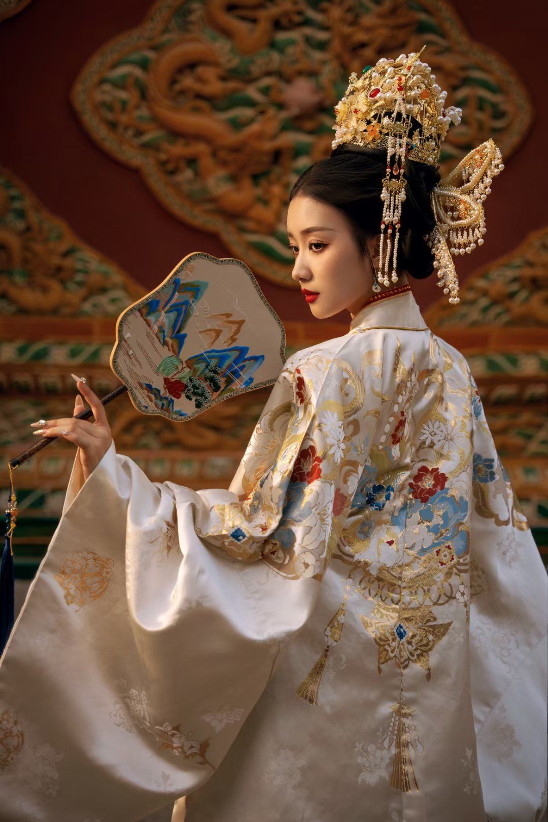 锦尚海棠的古装服饰种类繁多,从华丽的宫廷