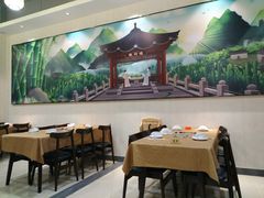 大堂-胡须哥网红竹筒菜