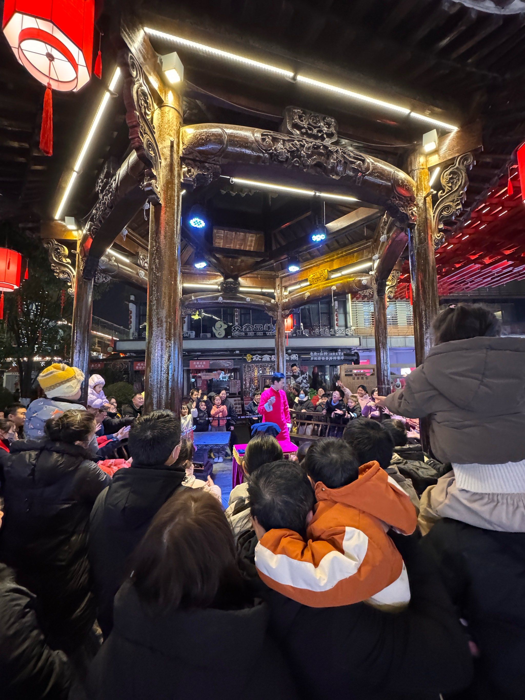 不夸张🤫今天的罍街有1️⃣亿人