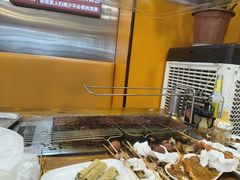 -哈尔滨小酒馆·鲜肉现穿自助烧烤(康新花园店)